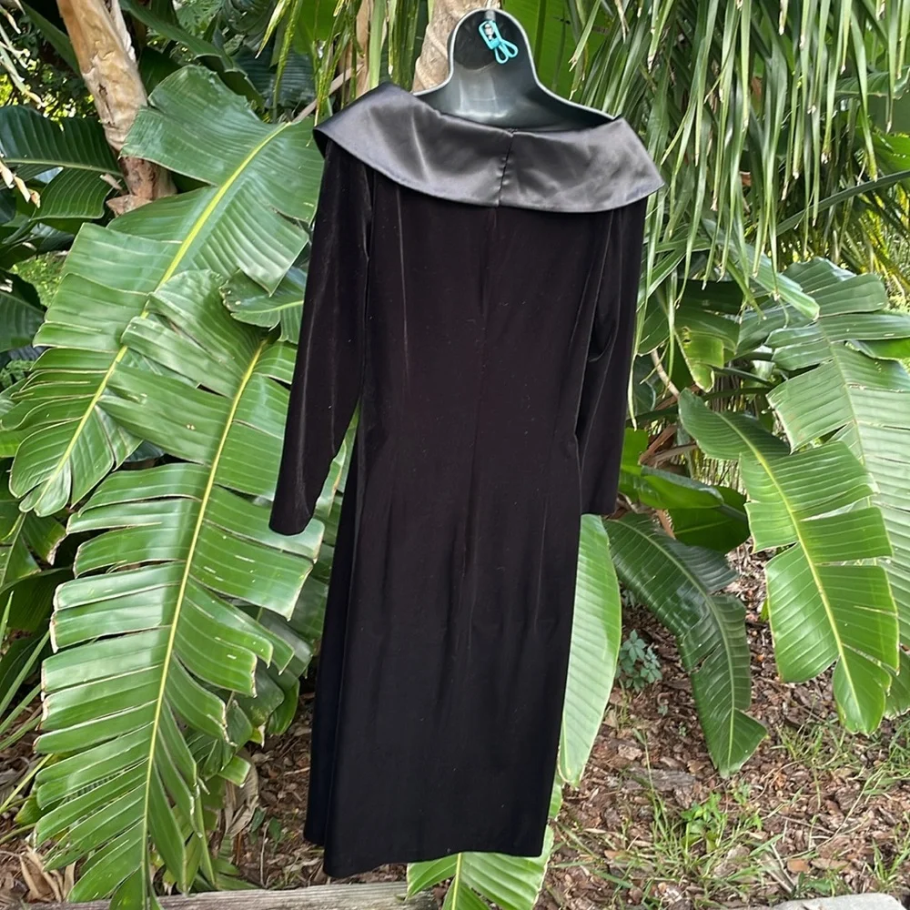 Jessica Howard velvet portrait satin collar dress